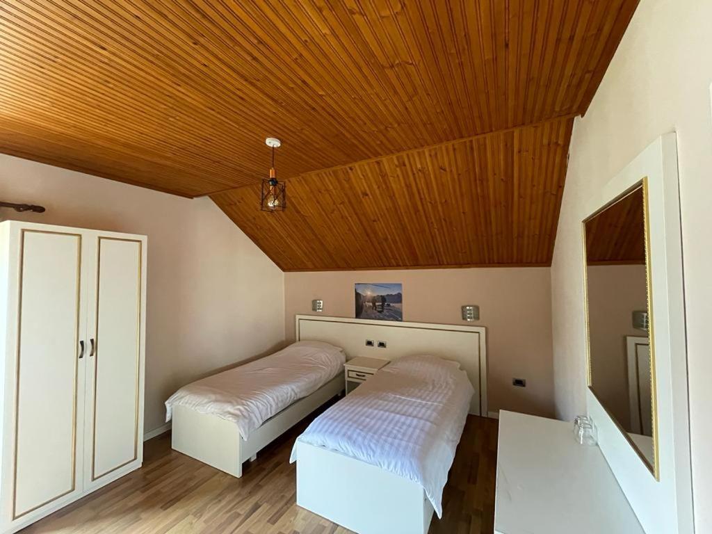 Hotel Margjeka วัลโบเนอ ภายนอก รูปภาพ