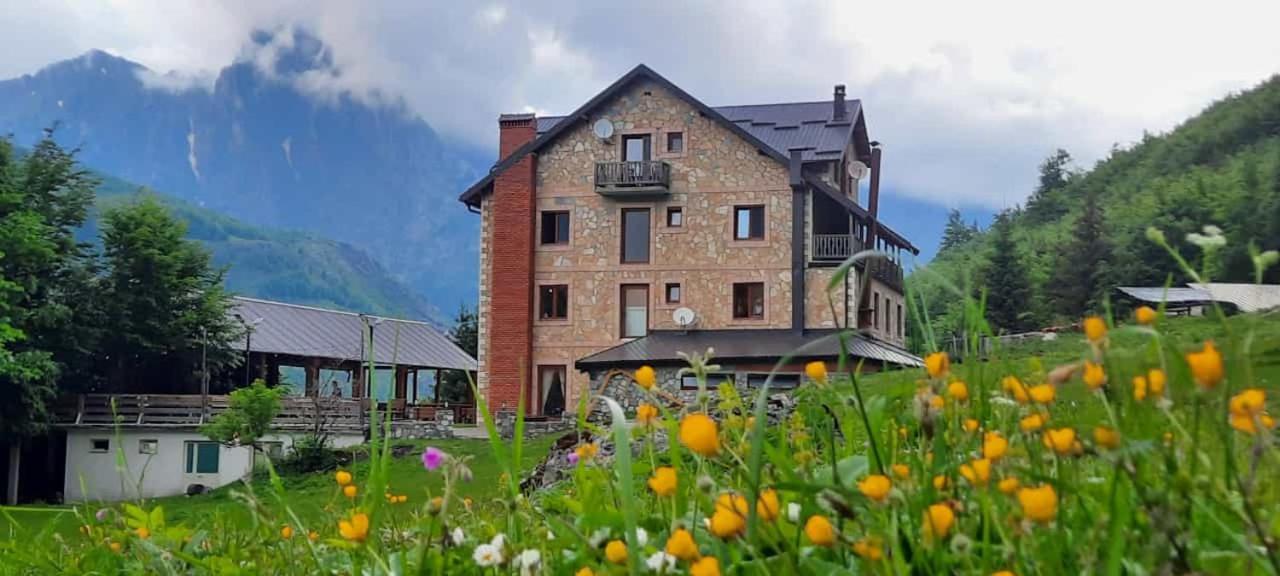 Hotel Margjeka วัลโบเนอ ภายนอก รูปภาพ