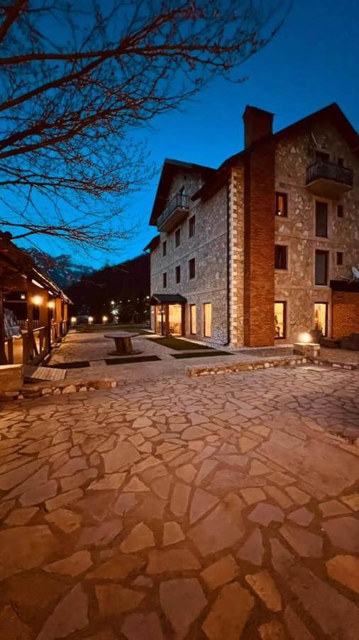 Hotel Margjeka วัลโบเนอ ภายนอก รูปภาพ
