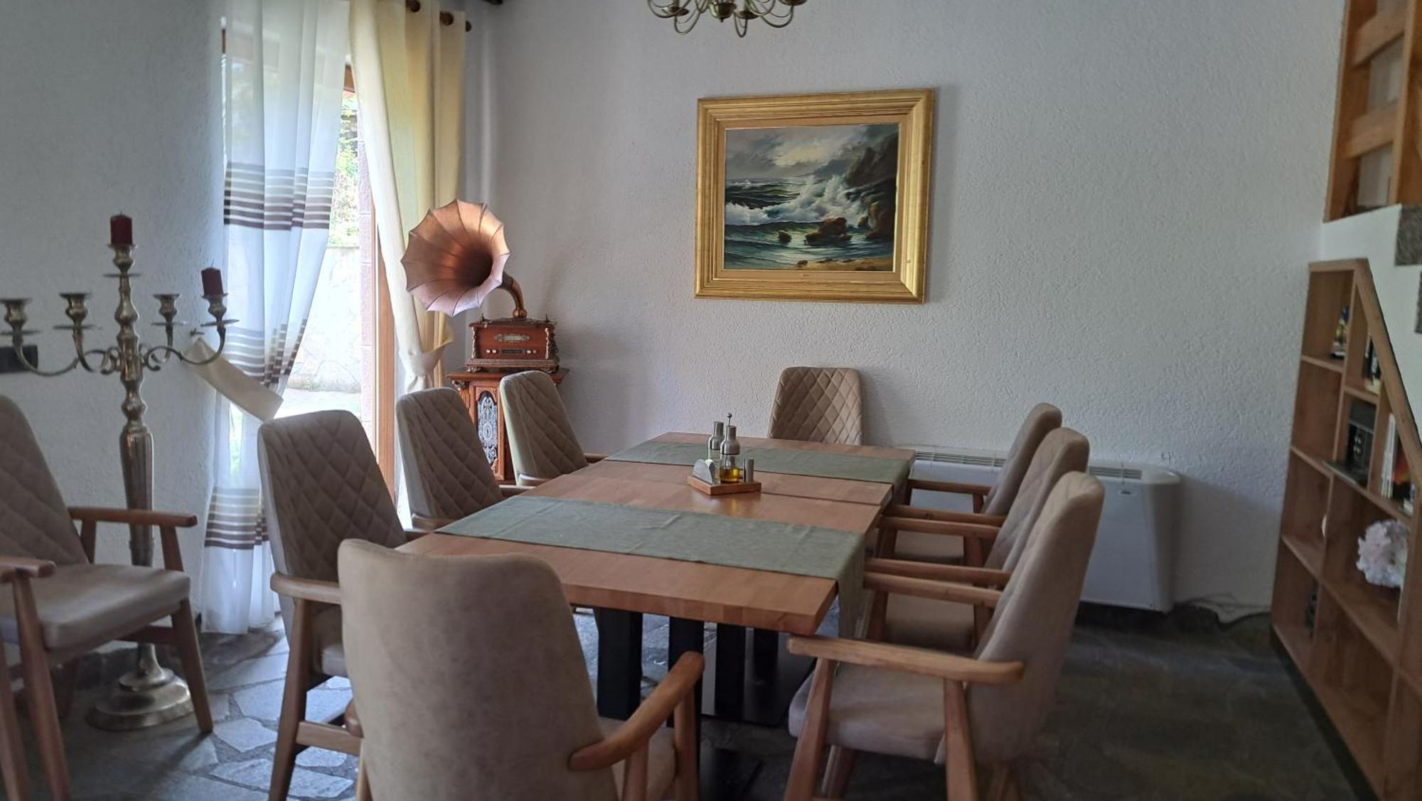 Hotel Margjeka วัลโบเนอ ภายนอก รูปภาพ