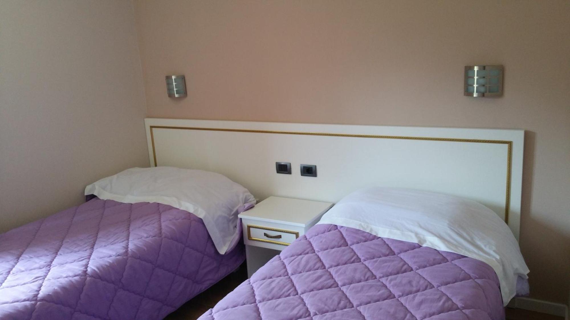 Hotel Margjeka วัลโบเนอ ห้อง รูปภาพ