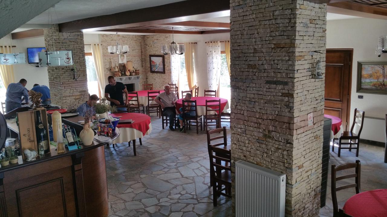 Hotel Margjeka วัลโบเนอ ภายนอก รูปภาพ
