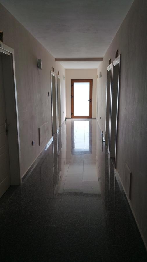Hotel Margjeka วัลโบเนอ ภายนอก รูปภาพ